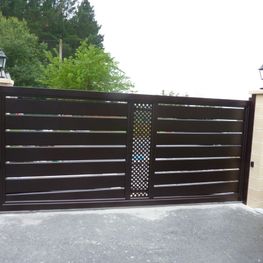 Puerta corredera de aluminio soldado 04