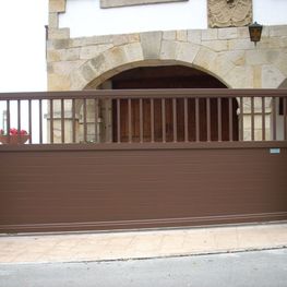  Puerta corredera de aluminio soldado 06