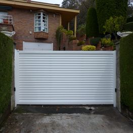 Puerta corredera de aluminio soldado 11