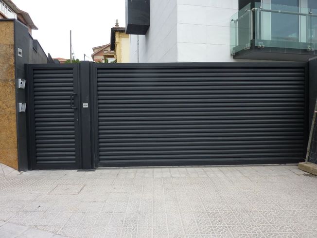  Puerta corredera de aluminio soldado 05