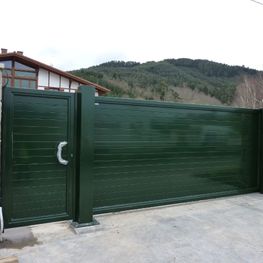  Puerta corredera de aluminio soldado 03